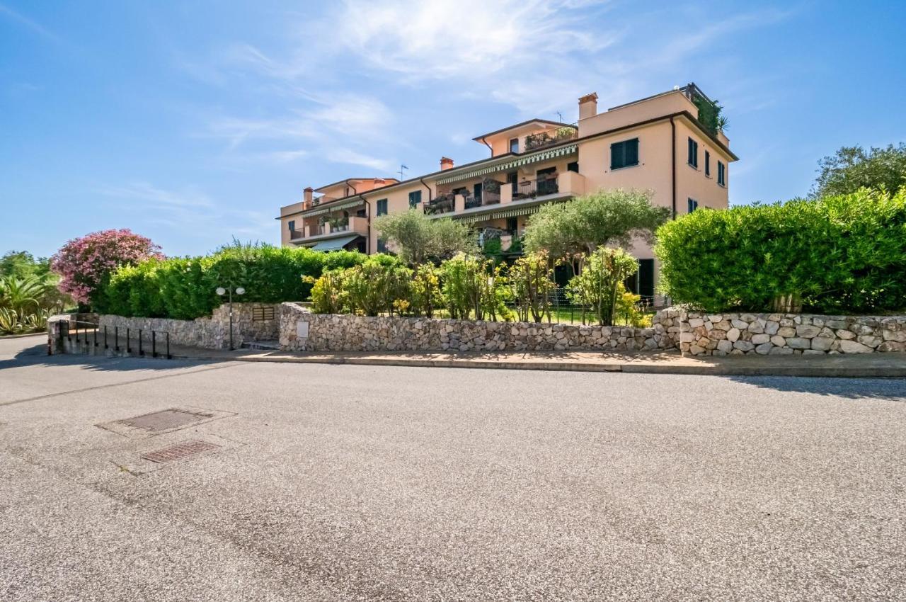 Piana Di Solaro Modern Flat & Swimming Pool Apartment Lerici Exterior photo